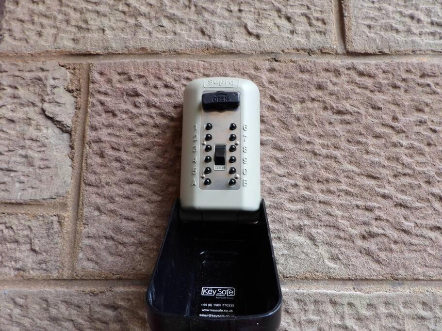 3 Bedroom Villa Attached To Host Home Free Parking パース エクステリア 写真