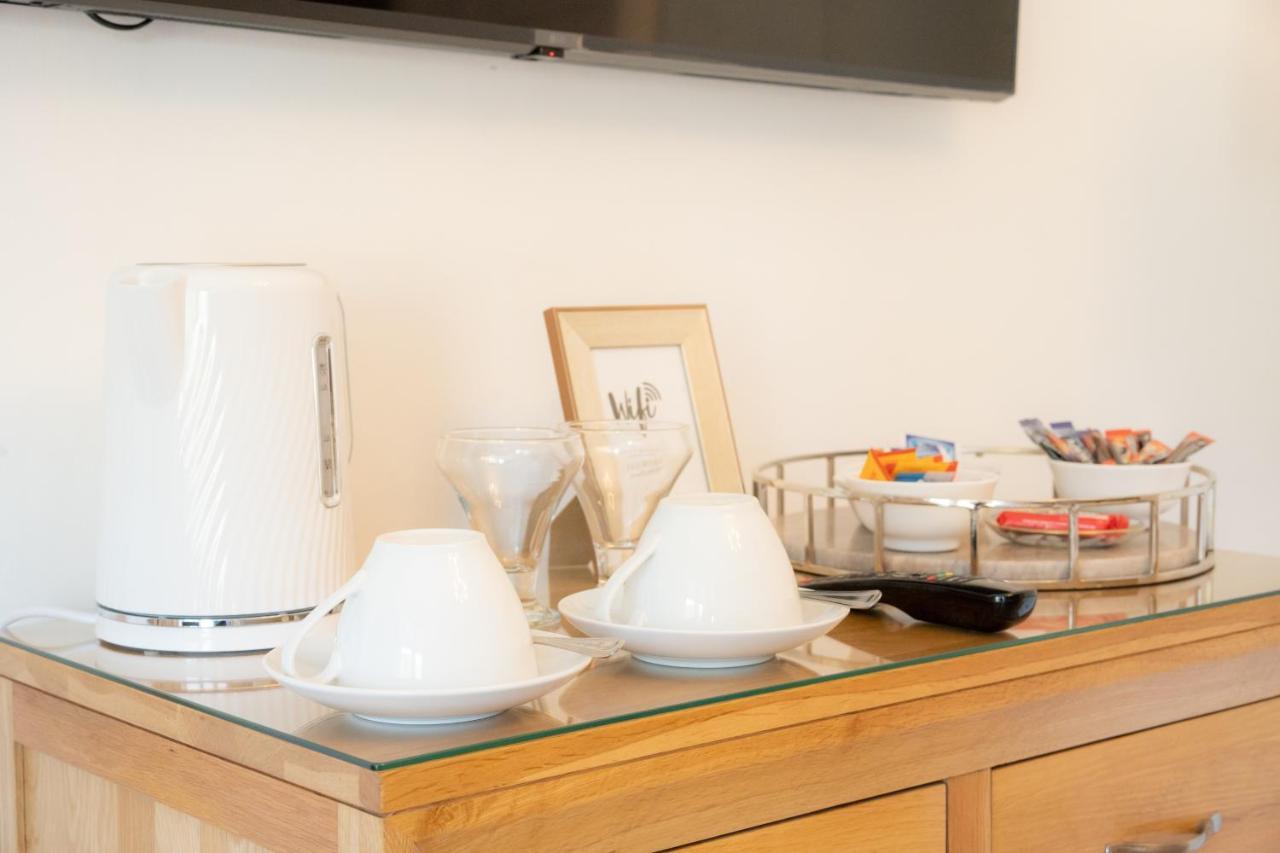 3 Bedroom Villa Attached To Host Home Free Parking パース エクステリア 写真
