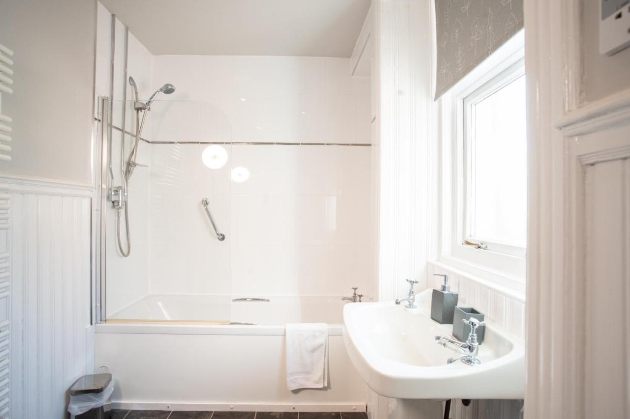3 Bedroom Villa Attached To Host Home Free Parking パース エクステリア 写真