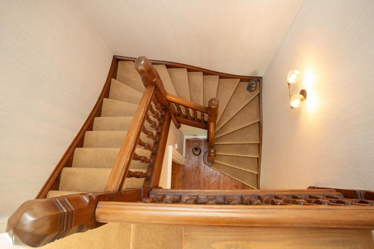 3 Bedroom Villa Attached To Host Home Free Parking パース エクステリア 写真