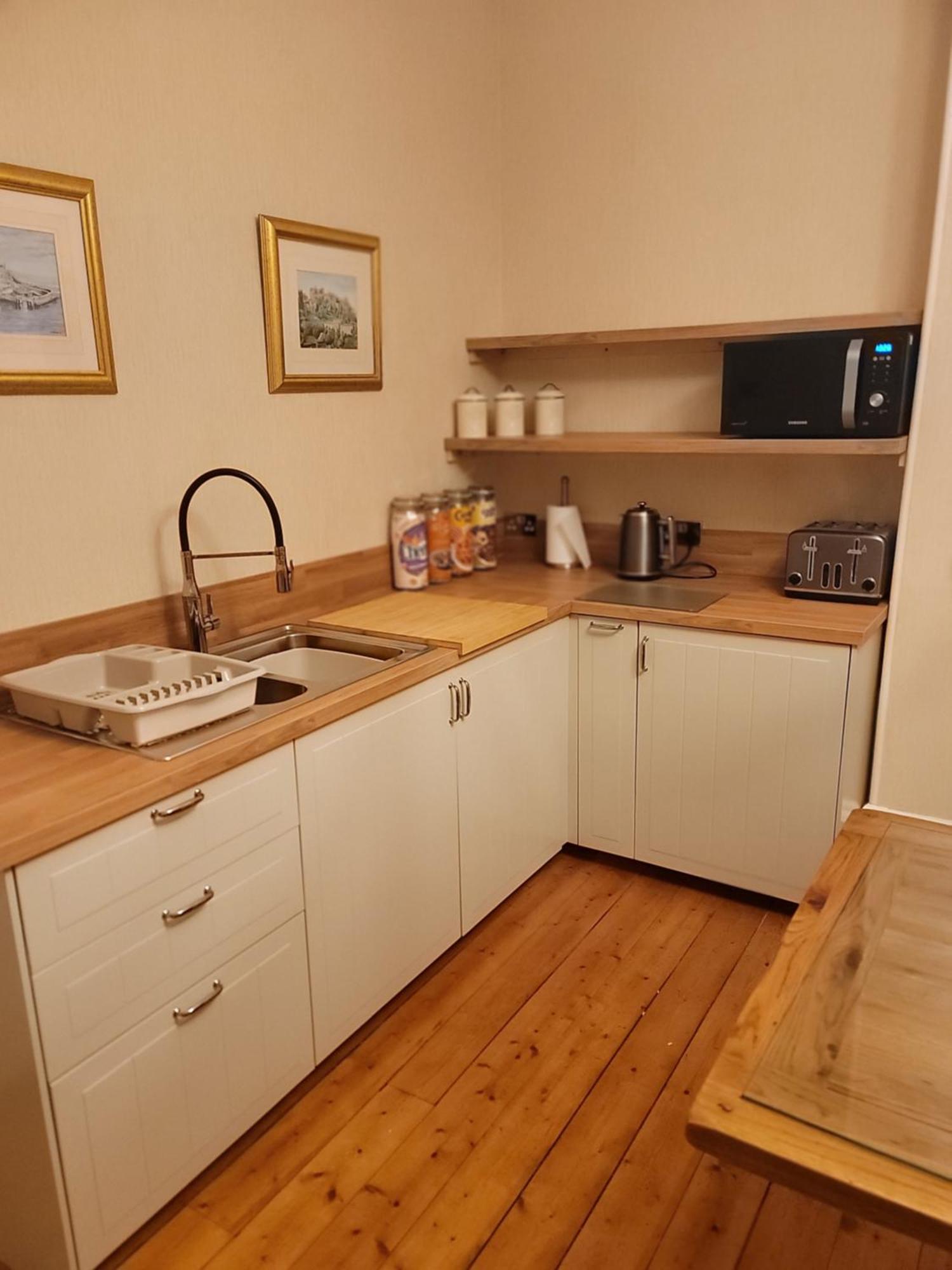 3 Bedroom Villa Attached To Host Home Free Parking パース エクステリア 写真