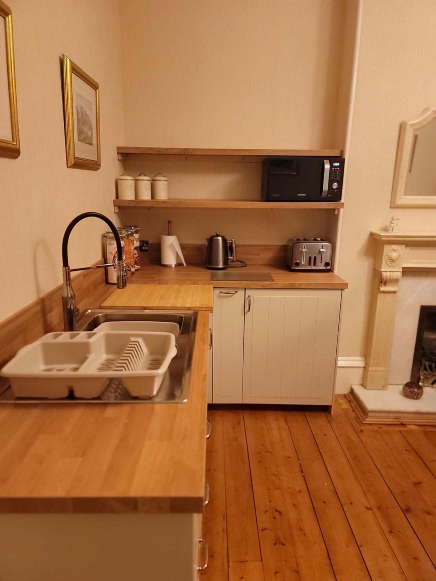 3 Bedroom Villa Attached To Host Home Free Parking パース エクステリア 写真