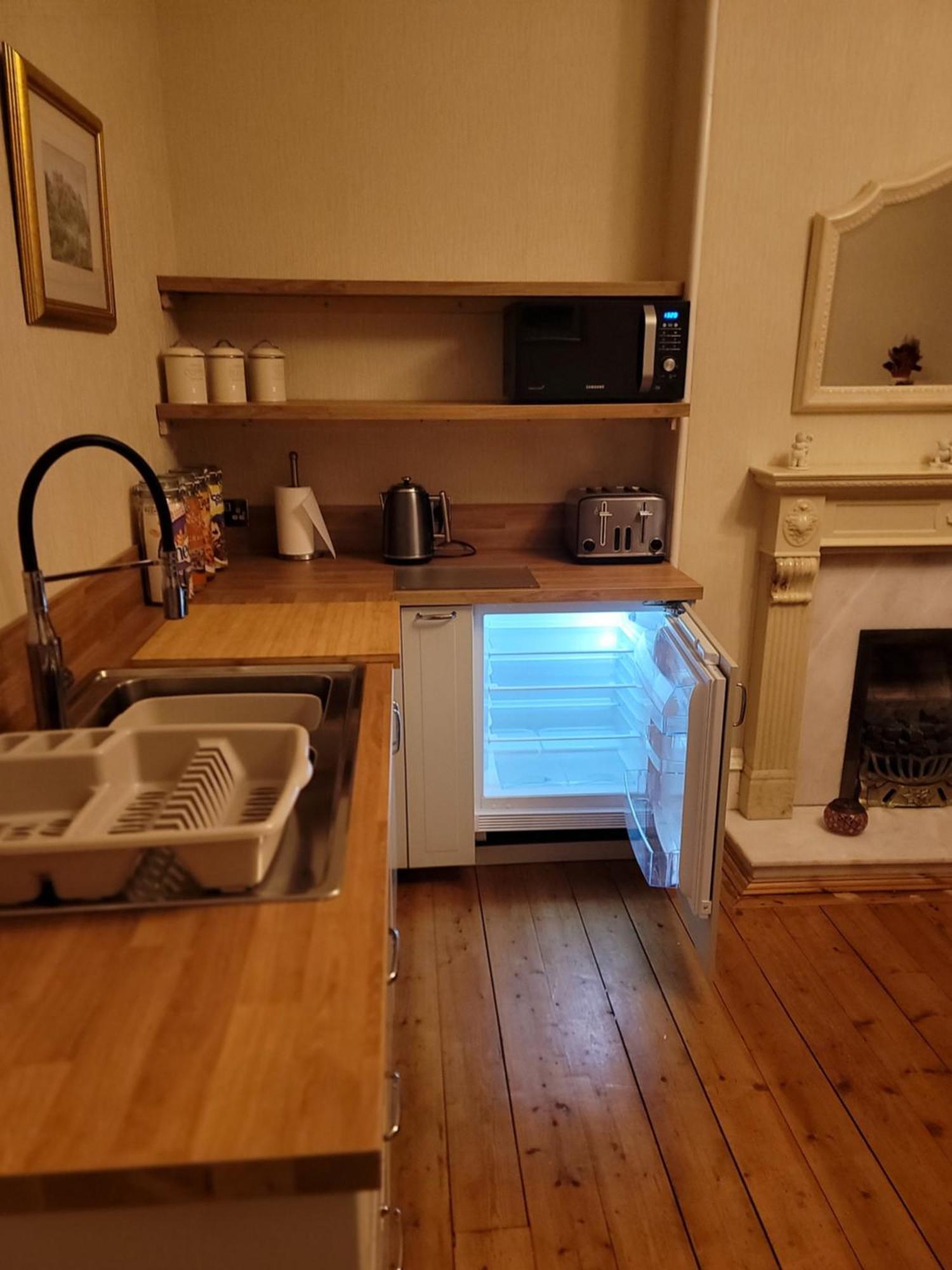 3 Bedroom Villa Attached To Host Home Free Parking パース エクステリア 写真